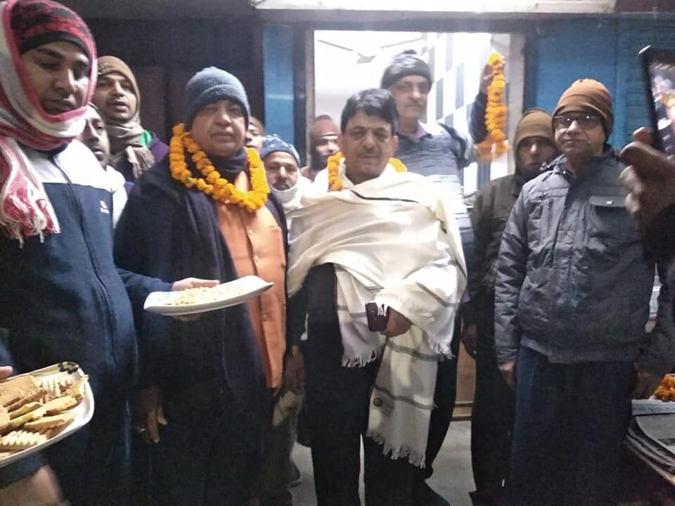 सर्द सुबह मंत्री कपिल देव ने न्यूज़ हाॅकर्स संग की चाय पर चर्चा सर्द सुबह मंत्री कपिल देव ने न्यूज़ हाॅकर्स संग की चाय पर चर्चा