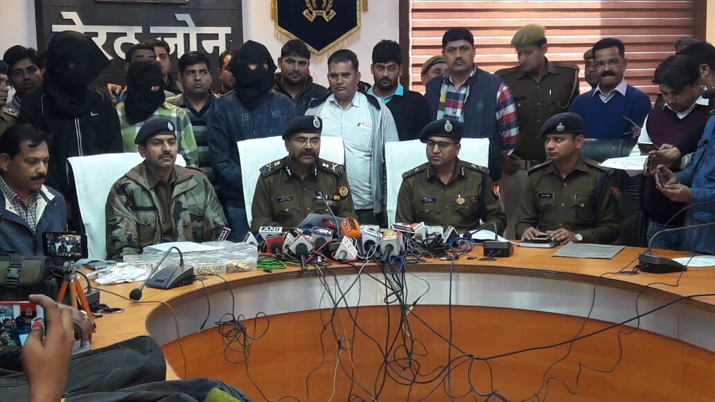 बदमाशों को अल्टीमेटम, मेरठ ज़ोन में अपराध करोगे तो प्रशांत की पुलिस से बच नहीं पाओगे,36 घंटे में सोना लूट का खुलासा बदमाशों को अल्टीमेटम, मेरठ ज़ोन में अपराध करोगे तो प्रशांत की पुलिस से बच नहीं पाओगे,36 घंटे में सोना लूट का खुलासा