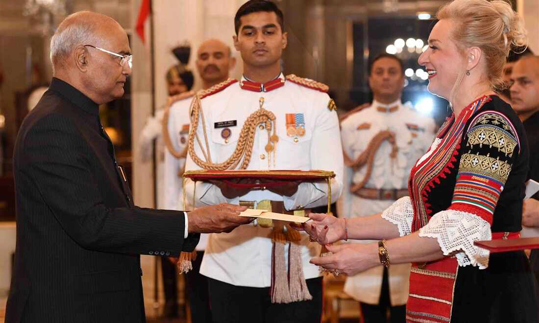 6 देशों के राजदूतों ने राष्ट्रपति को अपना परिचय पत्र पेश कियें
