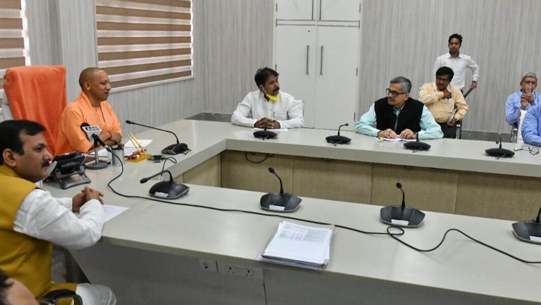 मुख्यमंत्री योगी आदित्यनाथ ने वृद्धावस्था, विधवा, दिव्यांग व कुष्ठावस्था पेंशन का किया वितरण मुख्यमंत्री योगी आदित्यनाथ ने वृद्धावस्था, विधवा, दिव्यांग व कुष्ठावस्था पेंशन का किया वितरण