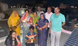 पीएम की अपील पर दीपों से जगमगा उठा मीरापुर