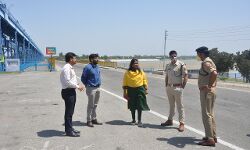डीएम व एसएसपी ने किया बैराज बार्डर तक भ्रमण, लिया व्यवस्थाओं का जायजा