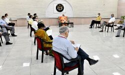 हाॅटस्पाट क्षेत्रों में मेडिकल,सेनिटाइजेशन व डोर स्टेप डिलीवरी टीमों का आवागमन ही अनुमन्य : सीएम