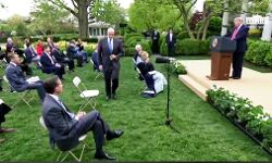 डोनाल्ड ट्रंप ने WHO के फंड पर लगाई रोक, चाइना को खामियाजा भुगतने को कहा डोनाल्ड ट्रंप ने WHO के फंड पर लगाई रोक, चाइना को खामियाजा भुगतने को कहा