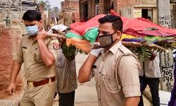 दरोगा दीपक और अनाथ महिला- पहले भोजन फिर इलाज और अंत में अंतिम संस्कार