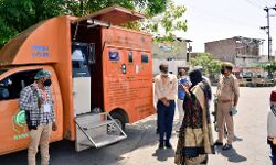 डीएम सेल्वा कुमार जे ने कम्युनिटी किचन, उचित दर की दुकान व गौशाला का किया औचक निरीक्षण डीएम सेल्वा कुमार जे ने कम्युनिटी किचन, उचित दर की दुकान व गौशाला का किया औचक निरीक्षण