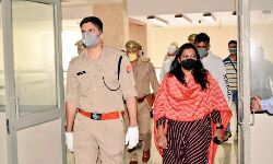 डीएम व एसएसपी ने आइसोलेशन वार्ड,क्वारटाईन सैन्टरों के अरेंजमेंट का किया मुआयना डीएम व एसएसपी ने आइसोलेशन वार्ड,क्वारटाईन सैन्टरों के अरेंजमेंट का किया मुआयना