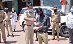 कप्तान विनीत ने हॉटस्पॉट क्षेत्र को ड्रोन से खुद किया चेक कप्तान विनीत ने हॉटस्पॉट क्षेत्र को ड्रोन से खुद किया चेक