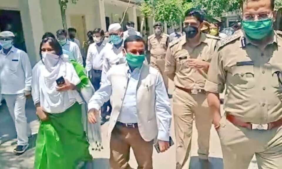 कमिश्नर व डीआईजी ने  का किया निरीक्षण, अधिकारियों को दिये निर्देश
