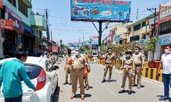 इंस्पेक्टर डी के त्यागी ने किया सिविल लाइंस में फ्लैग मार्च