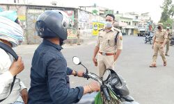 एसपी ने पुलिसकर्मियों का हालचाल जानकर दिए स्वास्थ्य के टिप्स एसपी ने पुलिसकर्मियों का हालचाल जानकर दिए स्वास्थ्य के टिप्स