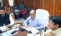 कोरोना इफ़ेक्ट- योगी सरकार सेनिटाइजर बनाने में अव्वल, पूरे देश में किया सप्लाई कोरोना इफ़ेक्ट- योगी सरकार सेनिटाइजर बनाने में अव्वल, पूरे देश में किया सप्लाई