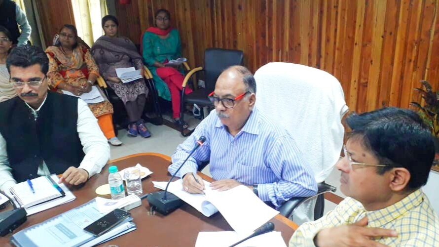 कोरोना इफ़ेक्ट- योगी सरकार सेनिटाइजर बनाने में अव्वल, पूरे देश में किया सप्लाई कोरोना इफ़ेक्ट- योगी सरकार सेनिटाइजर बनाने में अव्वल, पूरे देश में किया सप्लाई