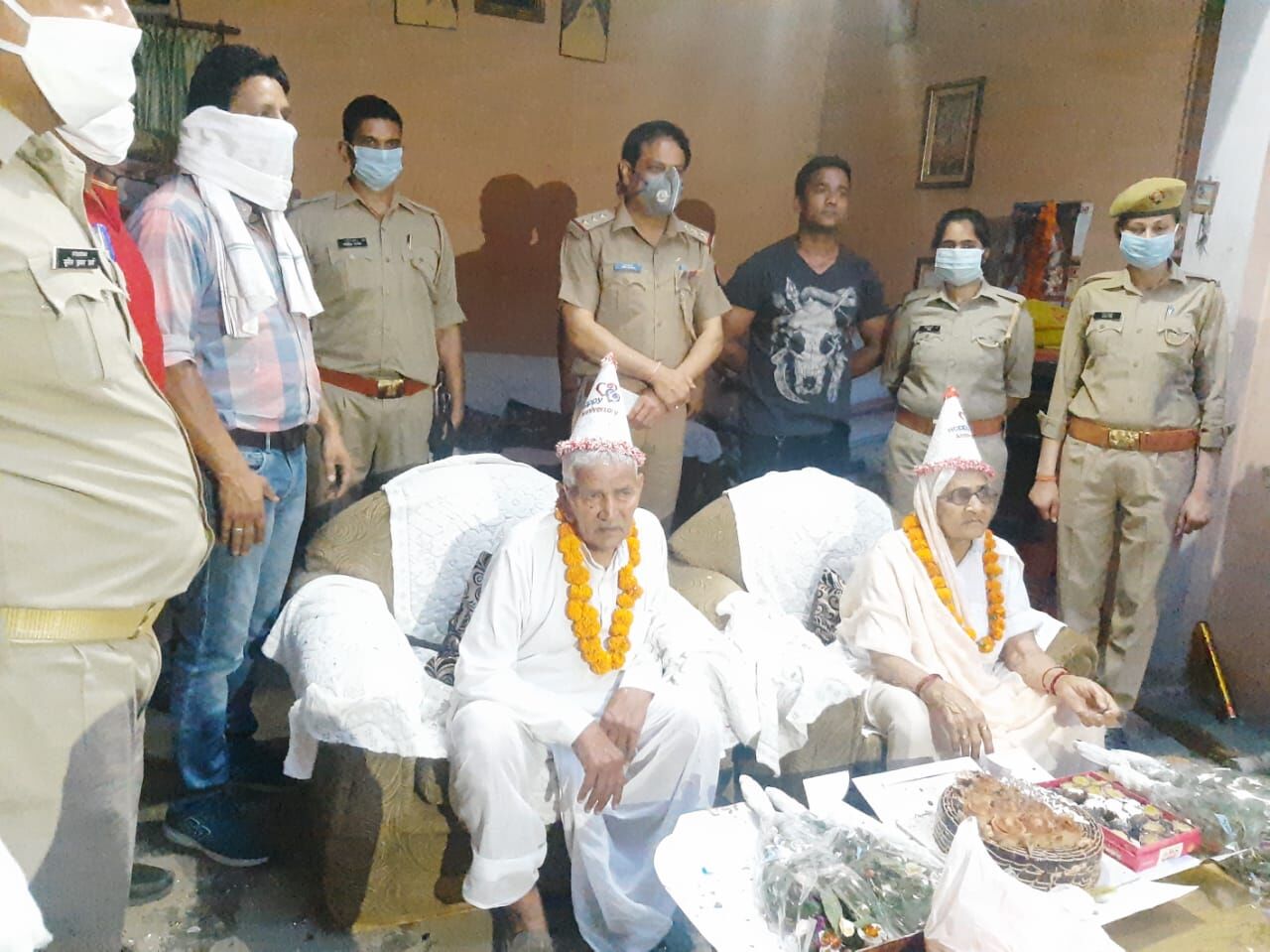 सोशल पुलिस-जब अभिषेक की पुलिस ने मनाई दंपती के विवाह की 75वीं वर्षगांठ