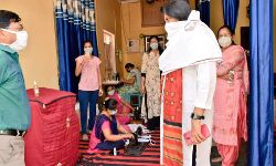 डीएम ने स्वंय सहायता समूह के सदस्यों के साथ की बातचीत डीएम ने स्वंय सहायता समूह के सदस्यों के साथ की बातचीत