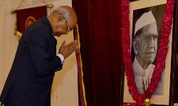 फखरुद्दीन अली अहमद की जयंती पर राष्ट्रपति ने श्रद्धांजलि की अर्पित फखरुद्दीन अली अहमद की जयंती पर राष्ट्रपति ने श्रद्धांजलि की अर्पित
