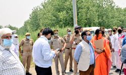 आयुक्त संजय कुमार ने कल देर रात हुई सडक दुर्घटना के घटना स्थल का किया निरीक्षण