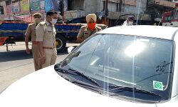 एसपी विनीत जायसवाल ने शामली के कई चौराहों का किया भ्रमण एसपी विनीत जायसवाल ने शामली के कई चौराहों का किया भ्रमण