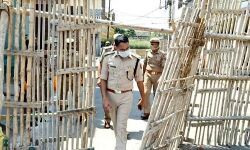 कप्तान ने हॉटस्पॉट मौहल्ला सलेक विहार की व्यवस्थाओं का लिया जायजा कप्तान ने हॉटस्पॉट मौहल्ला सलेक विहार की व्यवस्थाओं का लिया जायजा