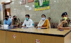 अफसरों और व्यापारियों की मीटिंग के अब यह दुकानें भी खुलेंगी अफसरों और व्यापारियों की मीटिंग के अब यह दुकानें भी खुलेंगी