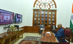 सात देशों के राजदूतों ने राष्ट्रपति को अपने परिचय पत्र किए पेश सात देशों के राजदूतों ने राष्ट्रपति को अपने परिचय पत्र किए पेश