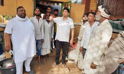 आंधी ने उड़ाई गरीबों की झोपड़ियां तो चैयरमेन प्रमेश सैनी बने सहारा