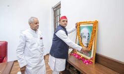 चौधरी चरण सिंह ने गांवों को आत्मनिर्भर,कृषि को ताकत देने की नीतियों को लागू किया : अखिलेश यादव चौधरी चरण सिंह ने गांवों को आत्मनिर्भर,कृषि को ताकत देने की नीतियों को लागू किया : अखिलेश यादव