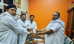 हिंदी पत्रकारिता दिवस के मौके पर पत्रकारों किया गया सम्मानित हिंदी पत्रकारिता दिवस के मौके पर पत्रकारों किया गया सम्मानित