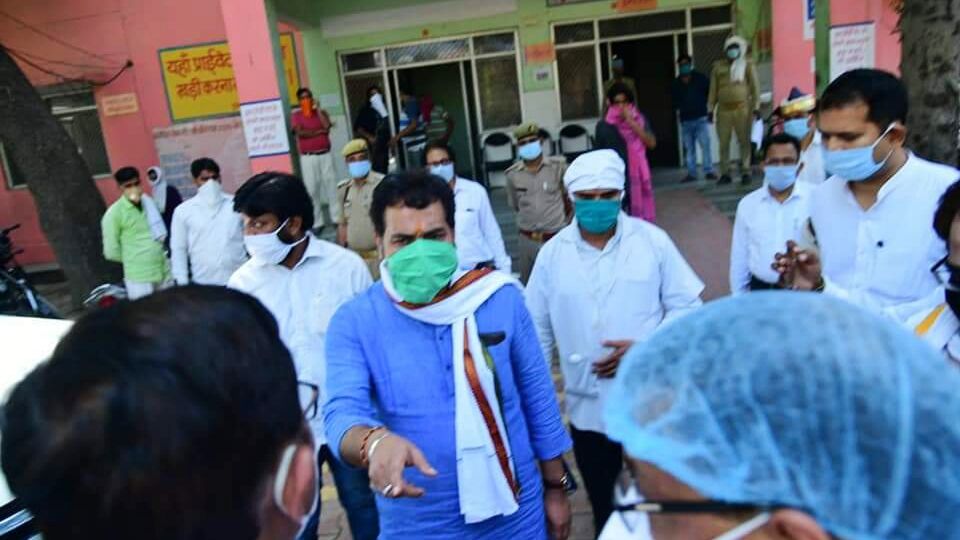 पीएम के आह्वान पर दो गज दूरी है जरूरी का सख्ती से हो अमल : श्रीकांत शर्मा पीएम के आह्वान पर दो गज दूरी है जरूरी का सख्ती से हो अमल : श्रीकांत शर्मा