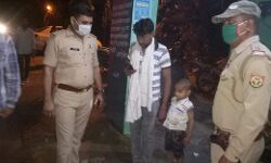 शामली पुलिस गुडवर्क - बिछड़े 3 वर्षीय बच्चे को परिवार से मिलाया शामली पुलिस गुडवर्क - बिछड़े 3 वर्षीय बच्चे को परिवार से मिलाया