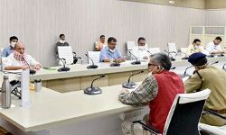 अस्पतालों में डाॅक्टर नियमित राउण्ड लें, यात्री मास्क पहनकर यात्रा करें - योगी अस्पतालों में डाॅक्टर नियमित राउण्ड लें, यात्री मास्क पहनकर यात्रा करें - योगी