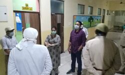 डीएम व कप्तान ने क्वारंटाइन सेंटर पहुंचकर व्यक्तियों का जाना हाल डीएम व कप्तान ने क्वारंटाइन सेंटर पहुंचकर व्यक्तियों का जाना हाल