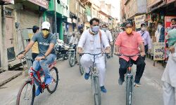 श्रीकान्त शर्मा ने सायकल से किया निरीक्षण,फिट रहना है कोरोना को हराना है का दिया संदेश श्रीकान्त शर्मा ने सायकल से किया निरीक्षण,फिट रहना है कोरोना को हराना है का दिया संदेश