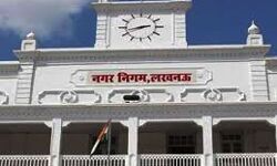 नगर निगम में थर्मल स्क्रीनिंग से बच रहे लोग नगर निगम में थर्मल स्क्रीनिंग से बच रहे लोग