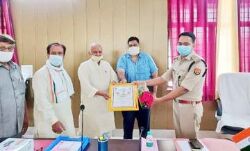 व्यापार मंडल ने मुक्त कंठ से प्रशंसा कर, शामली पुलिस को किया सम्मानित व्यापार मंडल ने मुक्त कंठ से प्रशंसा कर, शामली पुलिस को किया सम्मानित