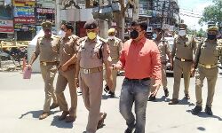 सिटी मजिस्ट्रेट व सीओ सिटी ने अल्टीमेटम देते हुए दुकानदारों के काटे चालान