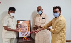 कपिल देव ने डॉ श्यामा प्रसाद मुखर्जी के बलिदान दिवस पर पुष्पांजलि की अर्पित कपिल देव ने डॉ श्यामा प्रसाद मुखर्जी के बलिदान दिवस पर पुष्पांजलि की अर्पित