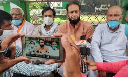 हापुड़ में पेट्रोल डीजल की बढ़ती कीमतों के खिलाफ कांग्रेसियों ने किया प्रर्दशन