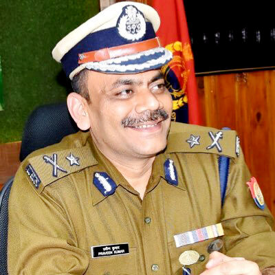 जन्मदिन विशेष- पुलिस और पब्लिक के बीच तालमेल बना लेते हैं प्रवीण त्रिपाठी