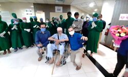 103 साल के उम्रदराज बुजुर्ग मरीज़ ने कोरोना से जीती जंग 103 साल के उम्रदराज बुजुर्ग मरीज़ ने कोरोना से जीती जंग