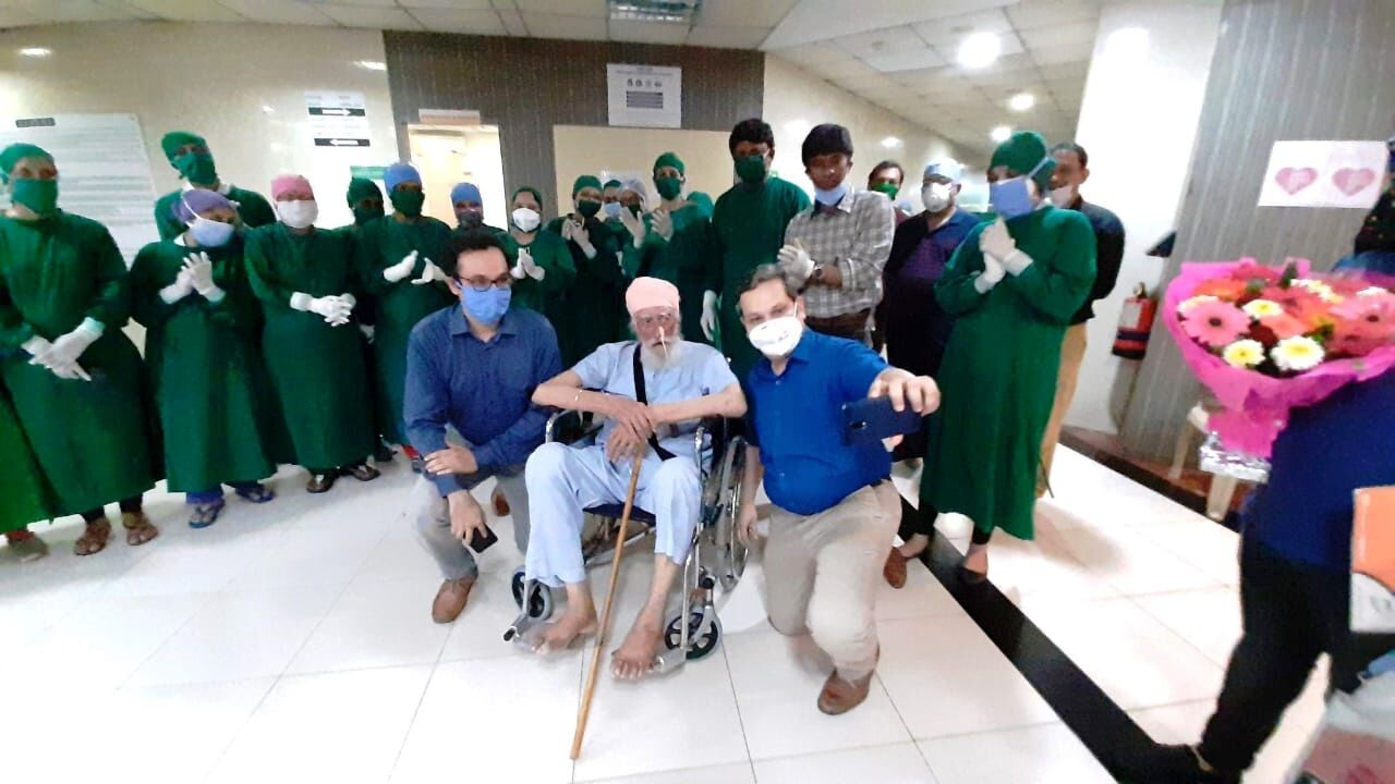 103 साल के उम्रदराज बुजुर्ग मरीज़ ने कोरोना से जीती जंग