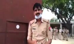 कानपुर एनकाउंटर : पुलिस विभाग की सूचना लीक करने वाला थाना प्रभारी सस्पेंड कानपुर एनकाउंटर : पुलिस विभाग की सूचना लीक करने वाला थाना प्रभारी सस्पेंड