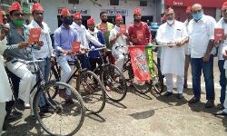 आज फिर जारी रहा समाजवादी पार्टी का आह्वान प्रपत्र बाँटने का कार्यक्रम आज फिर जारी रहा समाजवादी पार्टी का आह्वान प्रपत्र बाँटने का कार्यक्रम