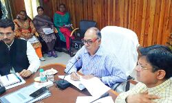 सेनिटाइजर उत्पादन में अव्वल यूपी आबकारी विभाग ने कमाया रिकार्ड राजस्व सेनिटाइजर उत्पादन में अव्वल यूपी आबकारी विभाग ने कमाया रिकार्ड राजस्व