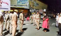 डीएम और एसएसपी ने लॉकडाउन को सकुशल सम्पन्न कराने हेतु देर रात्रि किया निरीक्षण डीएम और एसएसपी ने लॉकडाउन को सकुशल सम्पन्न कराने हेतु देर रात्रि किया निरीक्षण