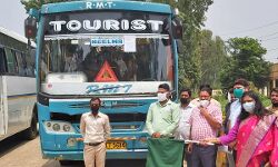 डीएम ने कौशल विकास मिशन द्वारा रोजगार प्राप्त अभ्यार्थियों को हरी झण्डी दिखाकर किया रवाना डीएम ने कौशल विकास मिशन द्वारा रोजगार प्राप्त अभ्यार्थियों को हरी झण्डी दिखाकर किया रवाना