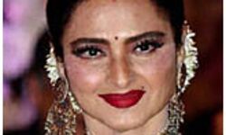 रेखा ने नहीं करवाया कोरोना टेस्ट