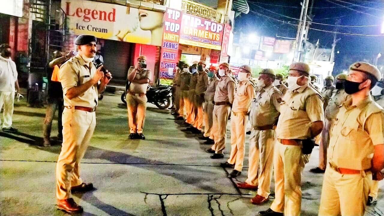 SSP अभिषेक यादव ने लाॅक डाउन के मद्देनजर ड्यूटी पर मुस्तैद पुलिस बल की ब्रीफिंग