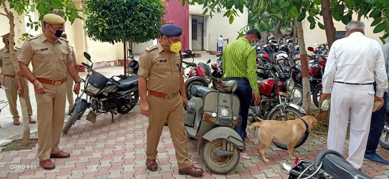 ग्रामीण पुलिस अधीक्षक नेपाल ने कचहरी परिसर में परखी सुरक्षा व्यवस्था