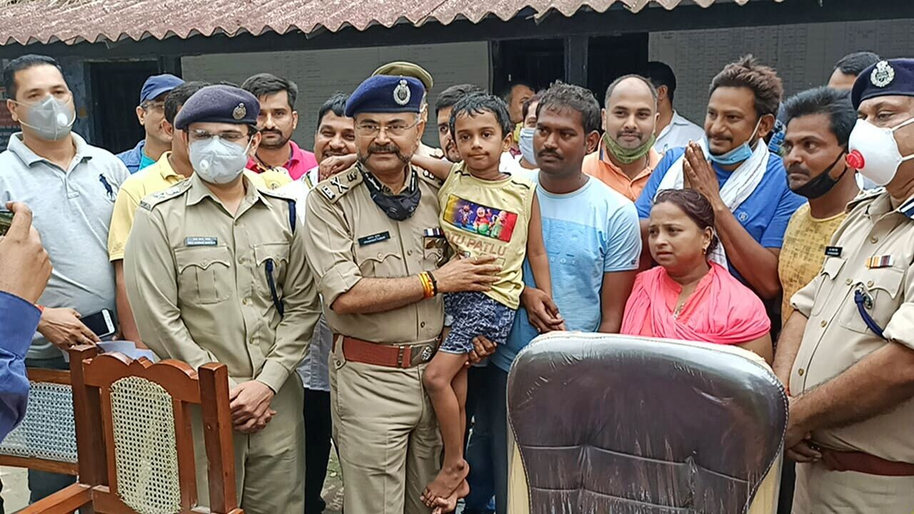 प्रशांत ने पुलिस को कराया प्राउड फील : 17 घंटे में मां की गोद में पहुंचा अपहृत बालक